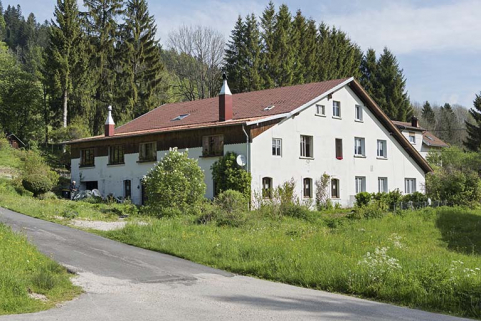 Vue d'ensemble, depuis le sud. © Région Bourgogne-Franche-Comté, Inventaire du patrimoine Vue d'ensemble, depuis le sud. © Région Bourgogne-Franche-Comté, Inventaire du patrimoine