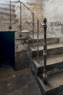 Chaudronnerie : rampe d'appui de l'escalier, au sous-sol. © Région Bourgogne-Franche-Comté, Inventaire du patrimoine Chaudronnerie : rampe d'appui de l'escalier, au sous-sol. © Région Bourgogne-Franche-Comté, Inventaire du patrimoine