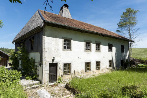 Façade sud, de trois quarts gauche. © Région Bourgogne-Franche-Comté, Inventaire du patrimoine Façade sud, de trois quarts gauche. © Région Bourgogne-Franche-Comté, Inventaire du patrimoine