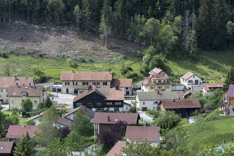 Le bas du village, vu depuis l'est. © Région Bourgogne-Franche-Comté, Inventaire du patrimoine Le bas du village, vu depuis l'est. © Région Bourgogne-Franche-Comté, Inventaire du patrimoine