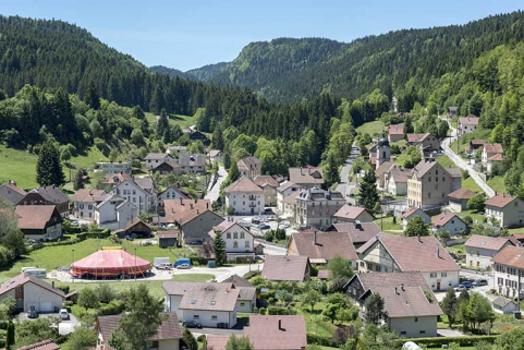 Vue d'ensemble du village, depuis le nord-est. © Région Bourgogne-Franche-Comté, Inventaire du patrimoine Vue d'ensemble du village, depuis le nord-est. © Région Bourgogne-Franche-Comté, Inventaire du patrimoine