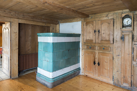 Poêle en faïence dans la pièce dite le "poêle". © Région Bourgogne-Franche-Comté, Inventaire du patrimoine