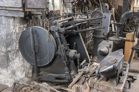 Forge : frappeur mécanique (ou marteau mécanique) Blake & Burton. © Région Bourgogne-Franche-Comté, Inventaire du patrimoine