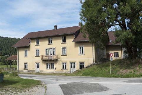 Façade antérieure, de trois quarts droite. © Région Bourgogne-Franche-Comté, Inventaire du patrimoine