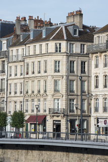 Vue éloignée depuis l'est. © Région Bourgogne-Franche-Comté, Inventaire du patrimoine