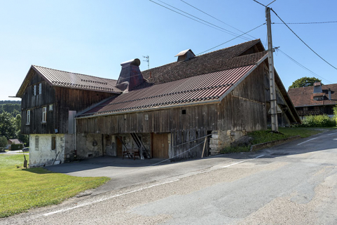 Façade nord, de trois quarts droite. © Région Bourgogne-Franche-Comté, Inventaire du patrimoine Façade nord, de trois quarts droite. © Région Bourgogne-Franche-Comté, Inventaire du patrimoine