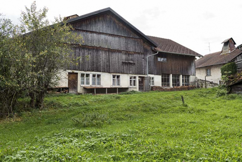 Façade postérieure : vue rapprochée avec les fenêtres de l'atelier de mécanique à droite. © Région Bourgogne-Franche-Comté, Inventaire du patrimoine