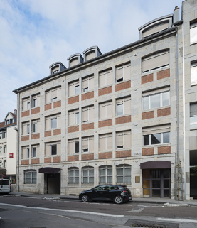 Façade antérieure vue de trois quarts droite. © Région Bourgogne-Franche-Comté, Inventaire du patrimoine Façade antérieure vue de trois quarts droite. © Région Bourgogne-Franche-Comté, Inventaire du patrimoine