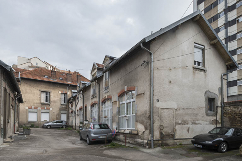 Atelier de fabrication. Vue de trois quarts, depuis la cour. © Région Bourgogne-Franche-Comté, Inventaire du patrimoine