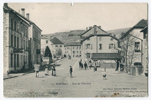 33. Morteau - Rue de l'Helvétie, 1er quart 20e siècle [avant 1910]. L'immeuble est le deuxième bâtiment à gauche. © Région Bourgogne-Franche-Comté, Inventaire du patrimoine