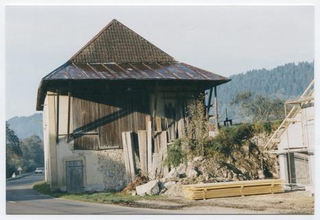 Mur pignon nord-est de la scierie, en 1991 ou 1994. © Région Bourgogne-Franche-Comté, Inventaire du patrimoine