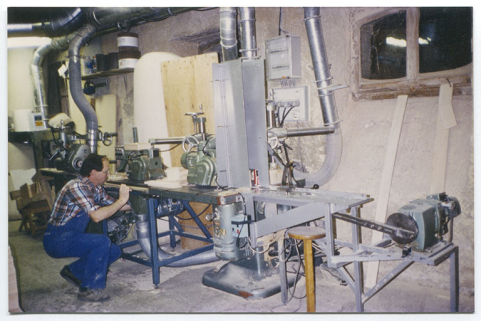 [Gabriel Sauge dans son atelier], décennie 1970 ou 1980. © Région Bourgogne-Franche-Comté, Inventaire du patrimoine