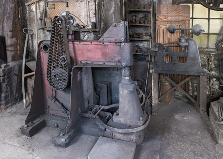 Marteau mécanique Vernet et presse à balancier Grosperrin. © Région Bourgogne-Franche-Comté, Inventaire du patrimoine