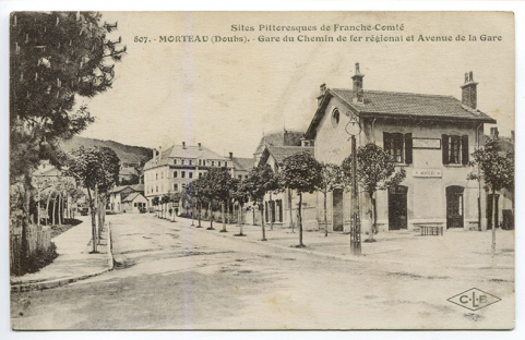 Sites pittoresques de Franche-Comté. 807. - Morteau (Doubs). - Gare du chemin de fer régional et avenue de la Gare, 1er quart 20e siècle [avant 1927]. © Région Bourgogne-Franche-Comté, Inventaire du patrimoine