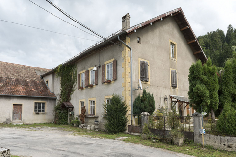 Bâtiment ancien : façades antérieure et latérale droite. © Région Bourgogne-Franche-Comté, Inventaire du patrimoine Bâtiment ancien : façades antérieure et latérale droite. © Région Bourgogne-Franche-Comté, Inventaire du patrimoine