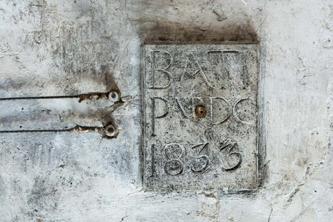 Bâtiment ancien, partie centrale : date portée sur la voute d'arêtes du 2e étage. © Région Bourgogne-Franche-Comté, Inventaire du patrimoine Bâtiment ancien, partie centrale : date portée sur la voute d'arêtes du 2e étage. © Région Bourgogne-Franche-Comté, Inventaire du patrimoine