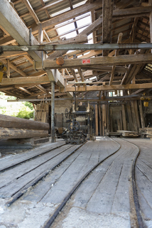 Atelier de fabrication : châssis de scie Socolest et rails. © Région Bourgogne-Franche-Comté, Inventaire du patrimoine Atelier de fabrication : châssis de scie Socolest et rails. © Région Bourgogne-Franche-Comté, Inventaire du patrimoine
