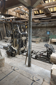 Atelier de fabrication : châssis de scie Socolest, vu de trois quarts gauche. © Région Bourgogne-Franche-Comté, Inventaire du patrimoine Atelier de fabrication : châssis de scie Socolest, vu de trois quarts gauche. © Région Bourgogne-Franche-Comté, Inventaire du patrimoine
