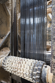 Atelier de fabrication : châssis de scie Socolest, rouleau et lames. © Région Bourgogne-Franche-Comté, Inventaire du patrimoine Atelier de fabrication : châssis de scie Socolest, rouleau et lames. © Région Bourgogne-Franche-Comté, Inventaire du patrimoine