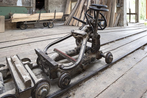 Atelier de fabrication : châssis de scie Socolest, chariot d'entraînement. © Région Bourgogne-Franche-Comté, Inventaire du patrimoine Atelier de fabrication : châssis de scie Socolest, chariot d'entraînement. © Région Bourgogne-Franche-Comté, Inventaire du patrimoine
