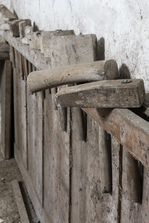 Atelier de fabrication : maillets de dinandier. © Région Bourgogne-Franche-Comté, Inventaire du patrimoine