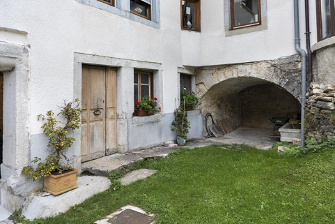 Bâtiment : baies et ancien pont de grange (rampe d'accès). © Région Bourgogne-Franche-Comté, Inventaire du patrimoine