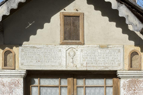 Linteau et niches. © Région Bourgogne-Franche-Comté, Inventaire du patrimoine Linteau et niches. © Région Bourgogne-Franche-Comté, Inventaire du patrimoine