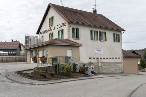 Façades antérieure et latérale droite. © Région Bourgogne-Franche-Comté, Inventaire du patrimoine
