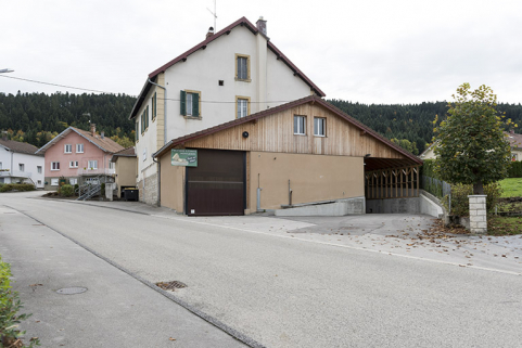 Façade postérieure, de trois quarts gauche. © Région Bourgogne-Franche-Comté, Inventaire du patrimoine