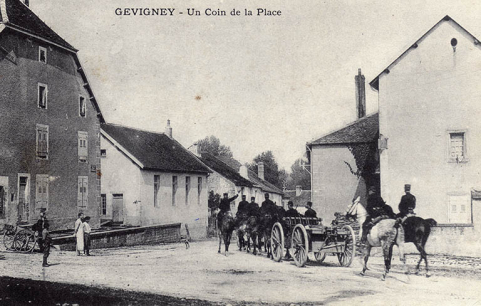 La place de Gevigney, carte postale (1917). © Commune de Gevigney-et-Mercey La place de Gevigney, carte postale (1917). © Commune de Gevigney-et-Mercey
