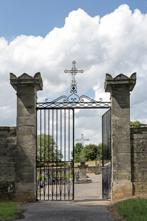 Porte flamande de l'entrée du cimetière. © Région Bourgogne-Franche-Comté, Inventaire du patrimoine