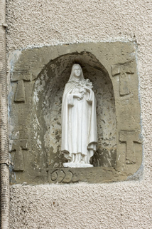 Niche entourée de quatre croix en tau et portant la date de 1622, 1 rue de la Corvée. © Région Bourgogne-Franche-Comté, Inventaire du patrimoine