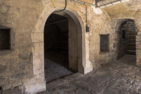 Porte de séparation de la cave. © Région Bourgogne-Franche-Comté, Inventaire du patrimoine Porte de séparation de la cave. © Région Bourgogne-Franche-Comté, Inventaire du patrimoine