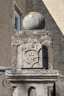 Détail d'un pilier. © Région Bourgogne-Franche-Comté, Inventaire du patrimoine Détail d'un pilier. © Région Bourgogne-Franche-Comté, Inventaire du patrimoine
