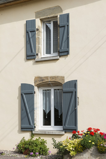 Détail sur les ouvertures, partie habitation. © Région Bourgogne-Franche-Comté, Inventaire du patrimoine Détail sur les ouvertures, partie habitation. © Région Bourgogne-Franche-Comté, Inventaire du patrimoine