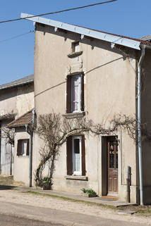 Maison disposant de linteaux décorés. © Région Bourgogne-Franche-Comté, Inventaire du patrimoine Maison disposant de linteaux décorés. © Région Bourgogne-Franche-Comté, Inventaire du patrimoine