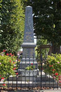 Le monument aux morts. © Région Bourgogne-Franche-Comté, Inventaire du patrimoine Le monument aux morts. © Région Bourgogne-Franche-Comté, Inventaire du patrimoine