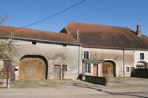 Fermes avec portes de grange. © Région Bourgogne-Franche-Comté, Inventaire du patrimoine Fermes avec portes de grange. © Région Bourgogne-Franche-Comté, Inventaire du patrimoine