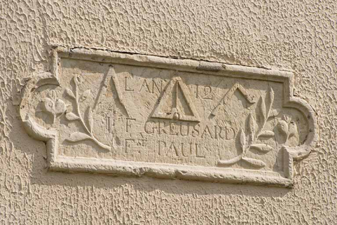 Pierre de fondation d'une ferme, rue du Mont. © Région Bourgogne-Franche-Comté, Inventaire du patrimoine Pierre de fondation d'une ferme, rue du Mont. © Région Bourgogne-Franche-Comté, Inventaire du patrimoine