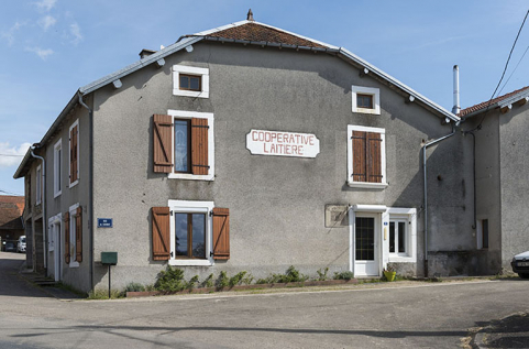 Ancienne coopérative laitière. © Région Bourgogne-Franche-Comté, Inventaire du patrimoine Ancienne coopérative laitière. © Région Bourgogne-Franche-Comté, Inventaire du patrimoine