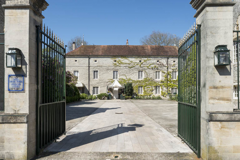 Le château, vue générale de la façade principale. © Région Bourgogne-Franche-Comté, Inventaire du patrimoine Le château, vue générale de la façade principale. © Région Bourgogne-Franche-Comté, Inventaire du patrimoine