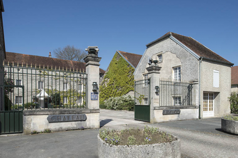 Vue de trois-quart avec la maison du gardien en arrière plan. © Région Bourgogne-Franche-Comté, Inventaire du patrimoine Vue de trois-quart avec la maison du gardien en arrière plan. © Région Bourgogne-Franche-Comté, Inventaire du patrimoine