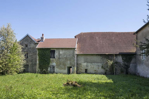 Vue générale depuis le verger. © Région Bourgogne-Franche-Comté, Inventaire du patrimoine Vue générale depuis le verger. © Région Bourgogne-Franche-Comté, Inventaire du patrimoine