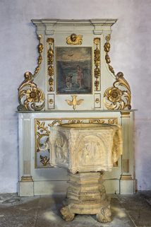 Retable des fonts baptismaux. © Région Bourgogne-Franche-Comté, Inventaire du patrimoine Retable des fonts baptismaux. © Région Bourgogne-Franche-Comté, Inventaire du patrimoine
