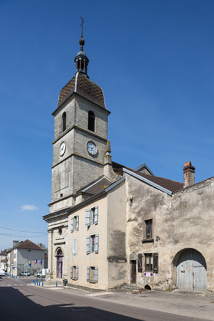 Le clocher carré et le toit à l'impérial. © Région Bourgogne-Franche-Comté, Inventaire du patrimoine Le clocher carré et le toit à l'impérial. © Région Bourgogne-Franche-Comté, Inventaire du patrimoine