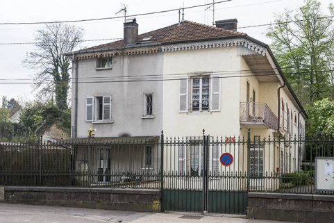 Les communs, vue depuis la rue François Mitterrand. © Région Bourgogne-Franche-Comté, Inventaire du patrimoine