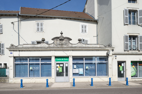 ancien commerce " le Progrès", situé en face de l'hôtel de ville. © Région Bourgogne-Franche-Comté, Inventaire du patrimoine