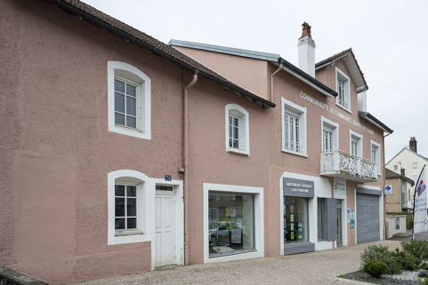 Ancienne station essence, actuellement bureaux de la communauté de communes. © Région Bourgogne-Franche-Comté, Inventaire du patrimoine