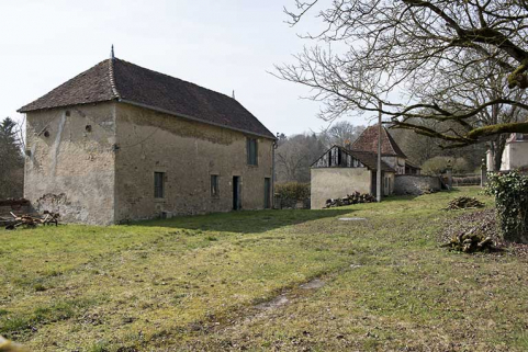 Vue d'ensemble sur les bâtiments du château depuis l'est. © Région Bourgogne-Franche-Comté, Inventaire du patrimoine