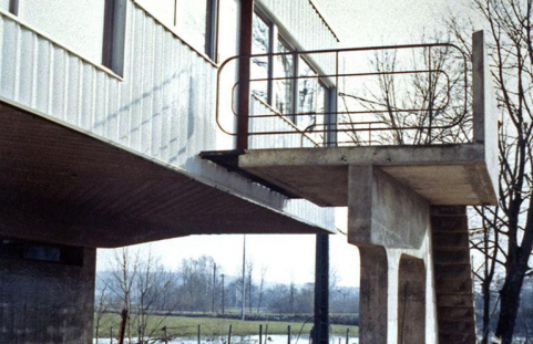 Vue du palier et de l'escalier, photographie ancienne, ca. 1965-1970, Archives privées. © Région Bourgogne-Franche-Comté, Inventaire du patrimoine